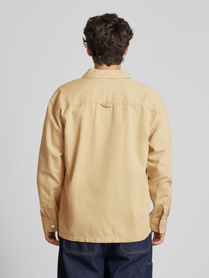 Tommy Jeans Kurtka koszulowa o kroju regular fit z nakładanymi kieszeniami Beżowy 5