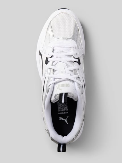 Produktfoto, witte sneakers met zwarte accenten, mesh en gladde texturen, Sneaker met Label-Print model 'Milenio' van PUMA, Heren