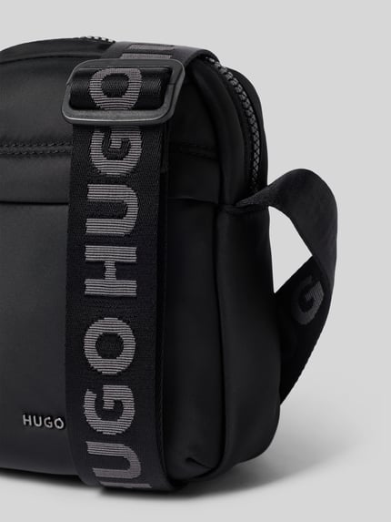 Produktfoto, Rucksack mit Label-Applikation Modell 'AYDEN_MONOSTRAP' von HUGO, efekt: jednolity kolor, zamek błyskawiczny, główna przegroda, przegródka, przegródka zapinana na zamek błyskawiczny, możliwość noszenia: pasek na ramię