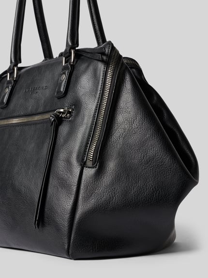 Produktfoto, Satchel Bag aus echtem Leder von LIEBESKIND BERLIN in Schwarz, geteiltes Hauptfach, strukturierte Oberfläche, silberne Reißverschlüsse