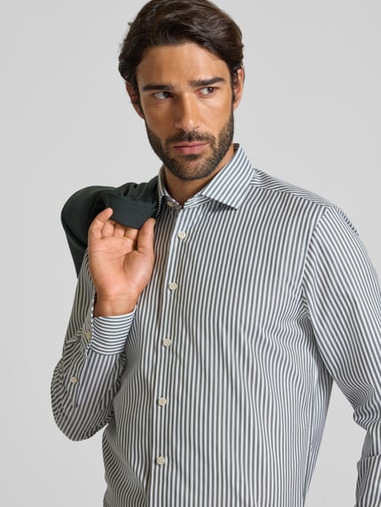 OLYMP SIGNATURE Slim Fit Freizeithemd mit Kentkragen Modell 'Namur' Oliv 3