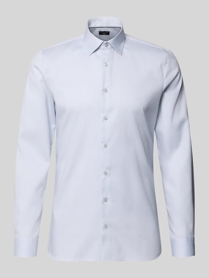 Produktfoto, Slim Fit Businesshemd mit Kentkragen von OLYMP No. Six in Hellblau, elastischer Baumwoll-Mix, lange Ärmel, klassische Knopfleiste, glatte Oberfläche