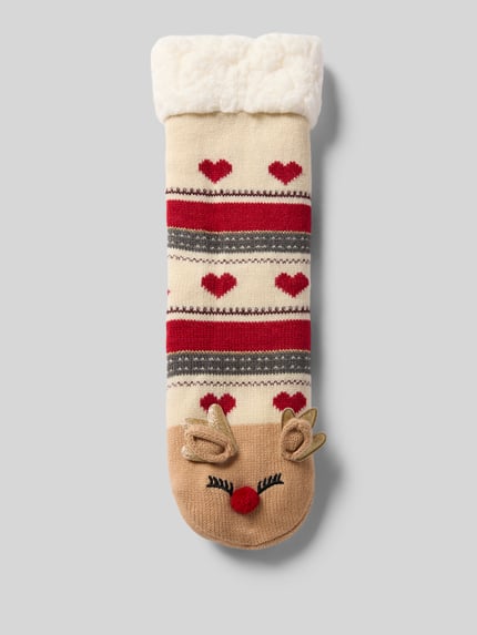 Produktfoto, Socken mit Kunstfellbesatz Modell 'Norweger Reindeer Home' von CAPELLI NEW YORK mit sercem i norweskim wzorem, kremowe, czerwone i szare, tekstura miękkiej dzianiny, damskie skarpetki z antypoślizgowymi wypustkami