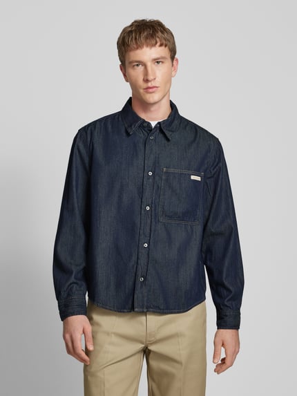 Calvin Klein Jeans Koszula jeansowa o kroju regular fit z detalem z logo Jeansowy niebieski 4