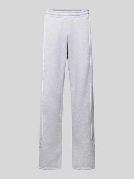 Produktfoto, sweatpants met elastische band en logo van REVIEW, puur katoen, relaxed fit, binnenbeenlengte maat M 78 cm, lichtgrijs met zachte textuur