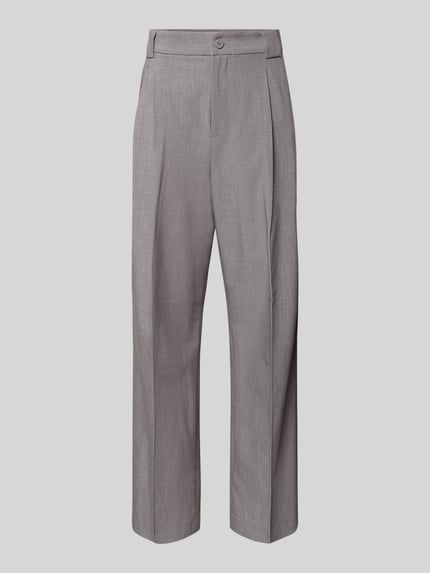 Produktfoto, Straight Fit Stoffhose mit Viskose-Anteil von JAKE*S STUDIO MEN in Hellgrau, Bügelfalten, elastischer Look, Gesäßtaschen, frontal.