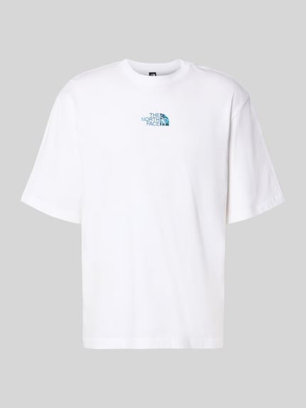 Produktfoto, weißes Oversized T-Shirt mit Logo und Rundhalsausschnitt von The North Face, reine Baumwolle, glatte Textur, Herrenmodell