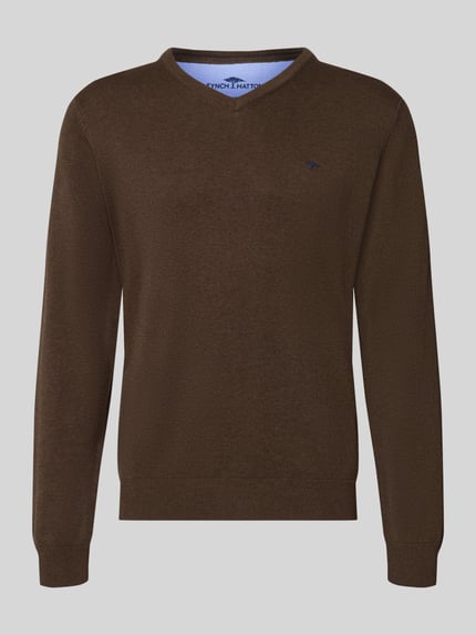Produktfoto, Strickpullover mit Label-Strickerei von Fynch-Hatton in Braun, reine Baumwolle, V-Ausschnitt, gerippte Abschlüsse, glatte Textur