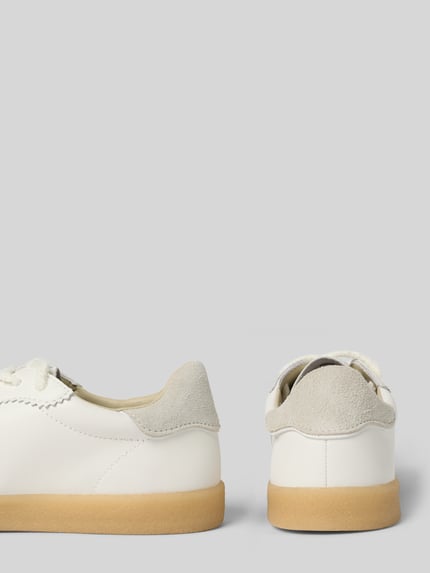Produktfoto, Sneaker mit Schnürverschluss Modell 'AURORA' von Blauer USA, Leder-Mix mit abgerundete Spitze, Label-Detail und strukturierte Sohle, Absatzhöhe 2 cm, Schafthöhe 7 cm, Schaftweite 8 cm, Farbkontrast aus Creme und Beige, glatte sowie wildlederartige Texturen.