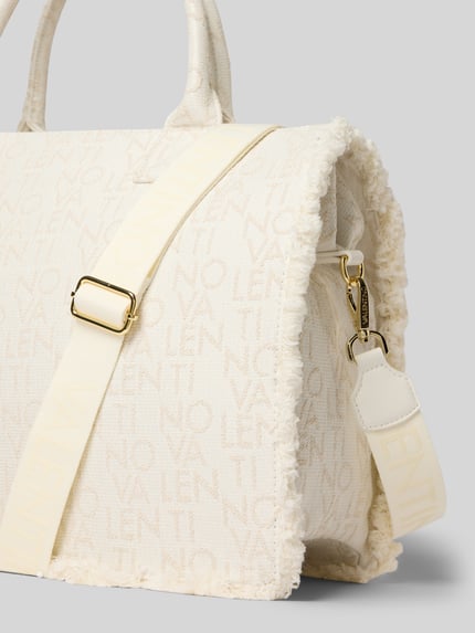 Productfoto, Handtasche mit Label-Stitchings Modell 'SHYLA' van VALENTINO BAGS in crème, hoofdvak met ritssluiting, hengsels, verstelbare schouderband, franjes, ritszak binnenin, breedte 41 cm, lengte 31 cm, diepte 17 cm, schouderriem 110 cm