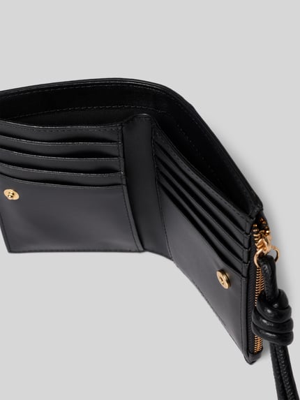 Produktfoto, schwarzes Portemonnaie mit Logo-Detail Modell 'SAPHIRA' von Valentino Bags, goldene Details, glatte Textur, Damen Portemonnaie