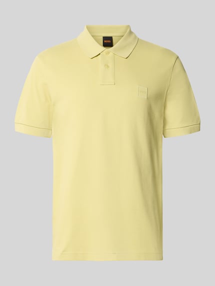 Produktfoto, Regular Fit Poloshirt aus Baumwoll-Mix Modell 'PASSENGER' von BOSS Orange in Gelb, unifarben, Piqué-Struktur, Polokragen, kurze Ärmel.