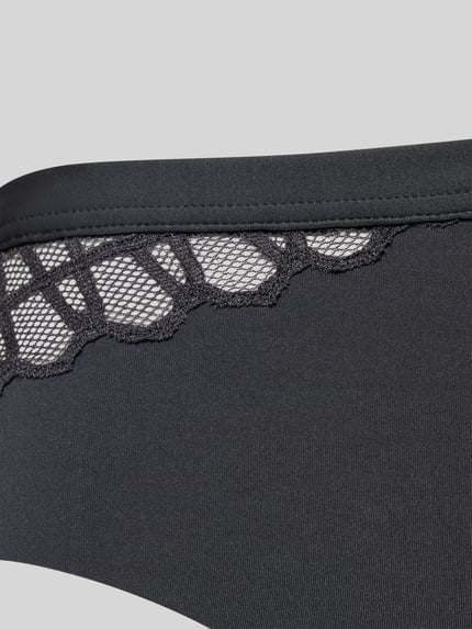 Productfoto, Slip met kanten details, model 'Poetry Temp' van Mey, zwarte kleur, stretch-materiaal, gladde textuur, elastische tailleband