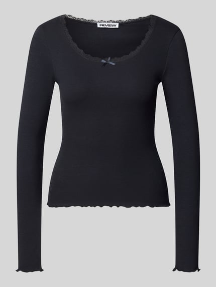 Produktfoto, Longsleeve mit Spitzenbesatz und Rundhalsausschnitt von REVIEW im Slim Fit, schwarz, Ripp-Optik, Baumwoll-Elasthan-Mix