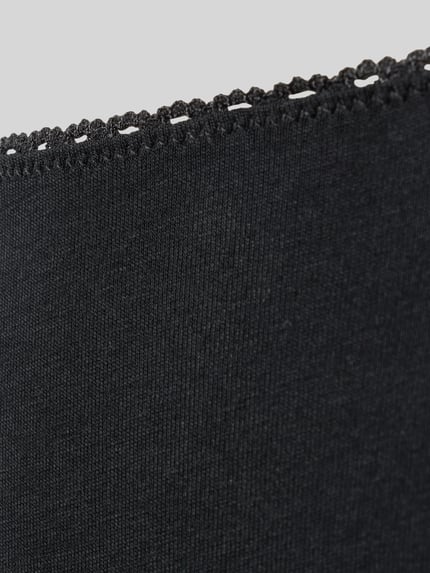 Produktfoto, Slips im 3er-Pack mit Spitze von Schiesser, Damen Slip im Material-Mix mit Stretch-Anteil und Spitze, Detailaufnahme.