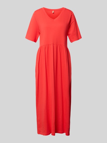 Produktfoto, Midikleid mit Smok-Details Modell 'DERBY' von Soyaconcept in kräftigem Rot, reine Baumwolle, A-Linie, glatte Struktur