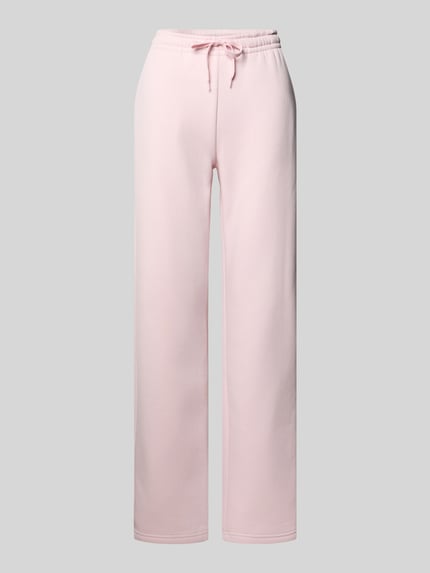 Produktfoto, rosa Sweatpants mit elastischem Bund Modell 'Iconic' von Gina Tricot, Baumwoll-Mix, Relaxed Fit, glatte Textur.