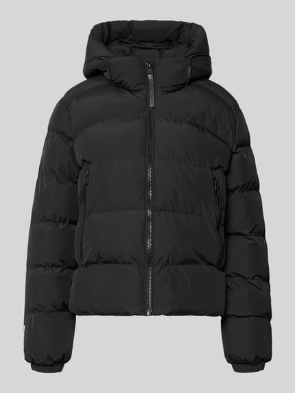 Produktfoto, Regular Fit Jacke in Stepp-Optik von Superdry, schwarz, mit Kapuze, Reißverschluss und Tunnelzug, glatte Struktur