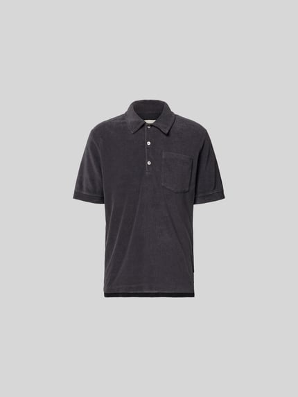 Produktfoto, Regular Fit Poloshirt aus Baumwoll-Mix von Closed in Dunkelgrau mit Nicki, Polokragen und Brusttasche, Rückenlänge 70 cm bei Größe M