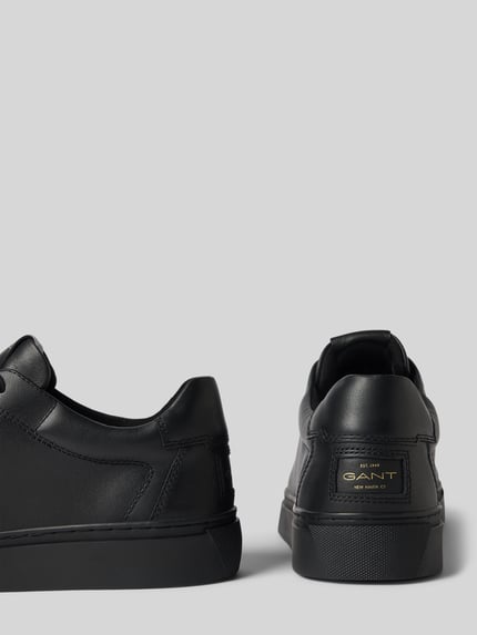 Produktfoto, czarne sneakersy z gładkiej skóry bydlęcej, model 'McJulien' od GANT, męskie sneakersy
