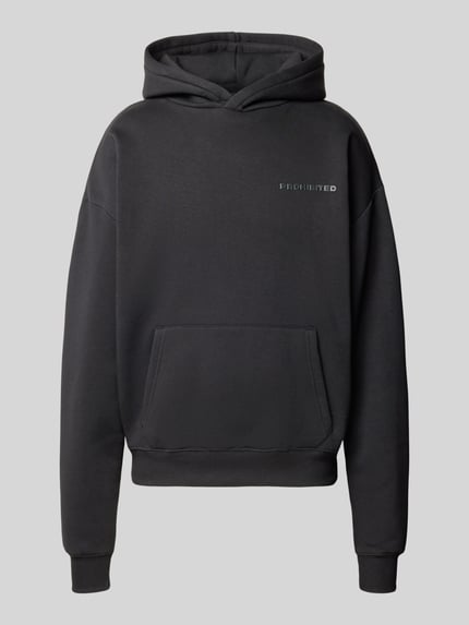 Produktfoto, Relaxed Fit Hoodie aus Baumwoll-Mix mit Label-Detail von PROHIBITED, Känguru-Tasche, elastische Abschlüsse, Schwarz, glatte Struktur