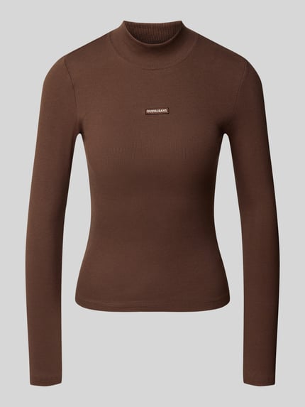 Productfoto, Slim Fit Langarmshirt aus Baumwoll-Mix mit Logo-Patch van GUESS Jeans, bruin, ribstructuur, logo-label, opstaande kraag, lange mouwen, elastische katoenmix, ruglengte maat S 53 cm