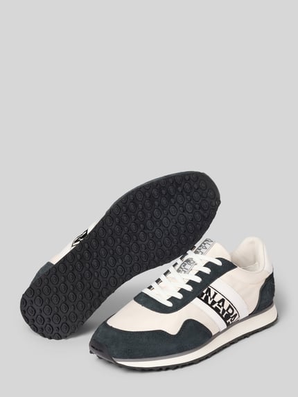 Produktfoto, heren sneakers van mix van leer en textiel model 'SHARD' van Napapijri, afgeronde punt, vetersluiting, labeldetails, hakhoogte maat 44: 3 cm, schachthoogte: 9 cm, schachtbreedte: 8 cm
