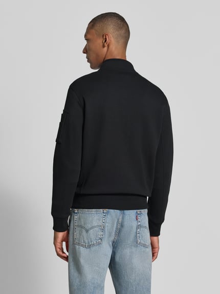 Männermodel trägt Regular Fit Sweatjacke aus Baumwoll-Mix von Polo Ralph Lauren in Schwarz, glatte Textur, Ganzkörperansicht Rückansicht. Herren Sweatjacke von Polo Ralph Lauren