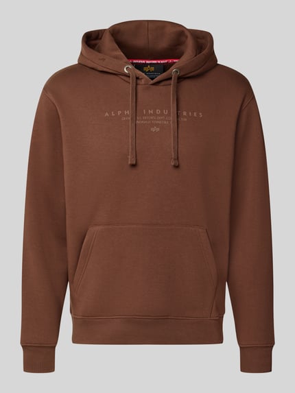 Produktfoto, brązowa bluza z kapturem Relaxed Fit Hoodie aus Baumwoll-Mix mit Label-Detail von Alpha Industries, mieszanka bawełny, krój relaxed fit, kieszeń kangurka, kaptur z tunelem, detal z logo, elastyczne wykończenia, długość tyłu 69 cm w rozmiarze M, długość rękawów 62 cm w rozmiarze M