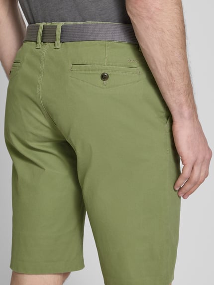 MCNEAL Slim Fit Shorts mit Gürtel Lind 3