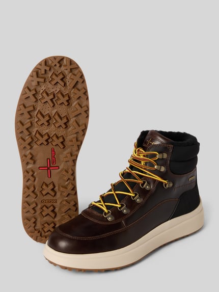 Productfoto, donkerbruine boots van echt leer met afgeronde punt, vetersluiting, rubberen profielzool, Model 'GRANITO GRIP' van Geox, hakhoogte maat 44: 5 cm, schachthoogte: 12 cm, schachtbreedte: 10 cm