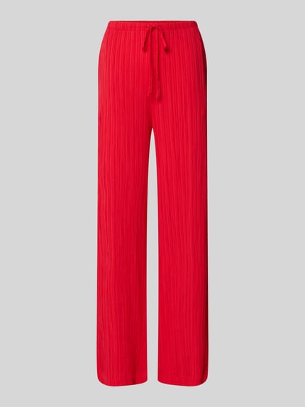 Produktfoto, leuchtend rote Hose mit Strukturmuster, weitem Bein, elastischem Bund und Tunnelzug, Hose mit Strukturmuster Modell 'Grsvalse' von FREE/QUENT, Material-Mix mit Viskose-Anteil