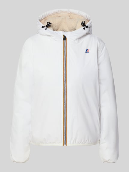 Produktfoto, weiße Regular Fit Jacke mit Logo-Print Modell 'CLAUDETTE' von K-WAY, Kapuze mit Tunnelzug, elastische Abschlüsse, glatte Textur