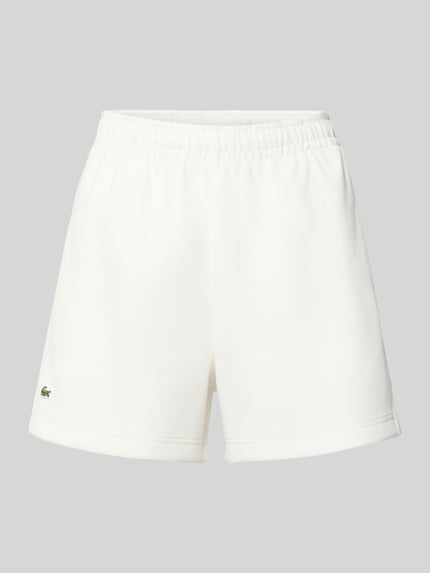 Produktfoto, Regular Fit Sweatshorts aus reiner Baumwolle von Lacoste, Optik: Unifarben, Passform: Regular-Fit, Applikation: Logo-Stitching, Verschluss: Tunnelzug, Bundabschluss: Elastisch, Material: Reine Baumwolle, weiße Farbe, glatte Textur, minimalistische Form