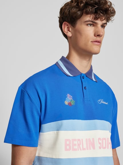 PROHIBITED Regular fit poloshirt met labelprint Rookblauw - 3