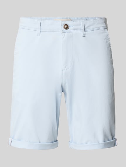 Produktfoto, Regular Fit Shorts mit Eingrifftaschen Modell 'BOWIE' von Jack & Jones aus Baumwoll-Elasthan-Mix in Hellblau mit Umschlag, Bundweite 43 cm, Innenbeinlänge 26 cm, schlichte Struktur.