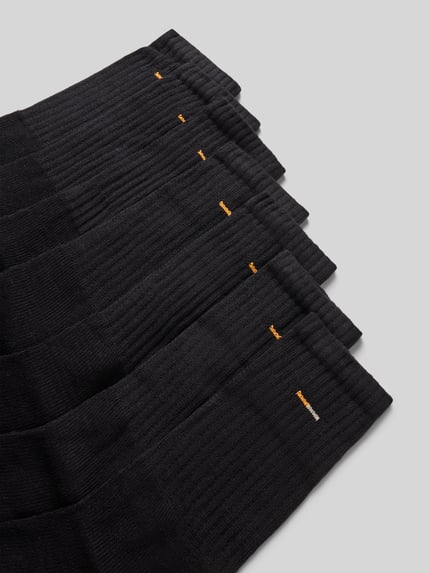 Produktfoto, schwarze Socken mit Label-Print von camano aus Baumwoll-Mix, körpernaher Schnitt, gerippter Abschluss, für Herren