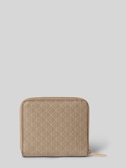 Produktfoto, Portemonnaie mit Allover-Logo-Print Modell 'Square' von CK Calvin Klein, beige Töne, Hauptfach mit Reißverschluss, glatte Struktur