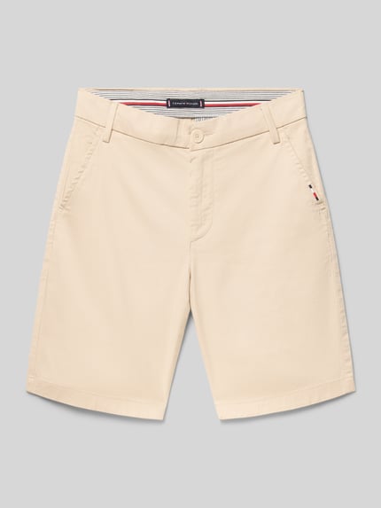 Produktfoto, Regular Fit Chinoshorts aus Baumwoll-Mix von Tommy Hilfiger Teens in Beige mit Gürtelschlaufen, Logo-Stitching und Taschen, einfarbig