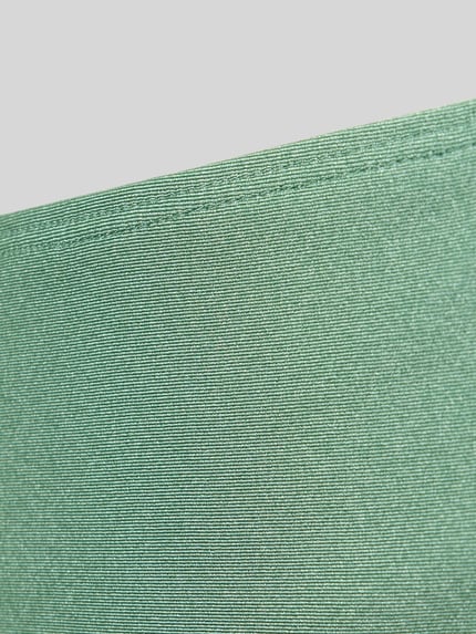 Produktfoto, Bikini-Slip mit seitlicher Schnürung Modell 'ISLA' von Barts aus grünem Material-Mix mit Stretch-Anteil, feine Textur, Label-Detail