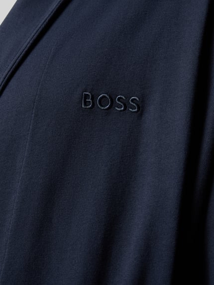 Produktfoto, Bademantel mit Kontrasttaschenabschluss von BOSS, unifarbenes Jersey mit Logo-Stitching und Kontraststreifen, Detailaufnahme