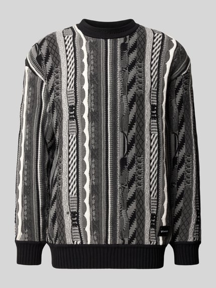 Produktfoto, Regular Fit Strickpullover aus reiner Baumwolle von COLUCCI in Schwarz, Weiß und Grau mit Stehkragen und gerippten Abschlüssen.