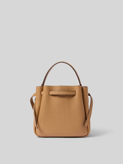 Productfoto, Bucket Bag met Logo-Detail van Tory Burch in lichtbruin, structuurpatroon, hoofdvak met magneetsluiting, afneembare schouderband, tunnelkoord, breedte 22 cm, lengte 22 cm, diepte 10 cm.