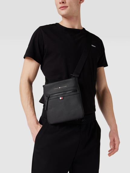 Tommy Hilfiger Crossbody Bag mit Label-Print Black 1