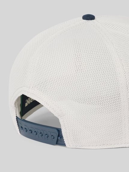Produktfoto, Base Cap mit Motiv-Stitching Modell 'Shadow' von GOORIN BROS., weiße Mesh-Textur, blauer Snapback-Verschluss, Herrenaccessoire