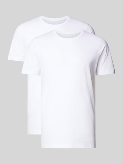Produktfoto, zwei weiße T-Shirts aus Baumwolle mit Rundhalsausschnitt von bugatti, schlichte Slim Fit Passform, glatte Textur, dezente Struktur