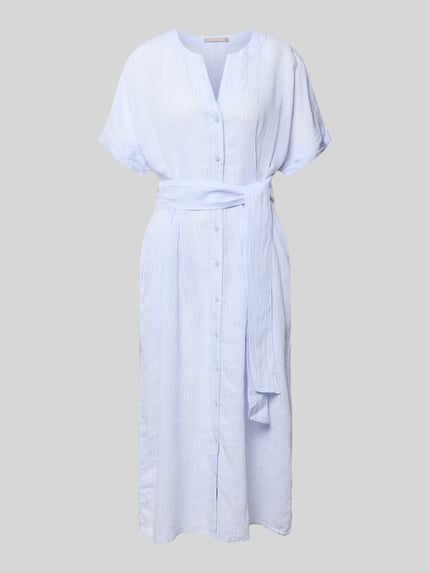 Produktfoto, Hemdblusenkleid aus Leinen mit Bindegürtel von Christian Berg Woman Selection in hellblau, Midikleid mit V-Ausschnitt, Knopfleiste, reine Leinenstruktur, Rückenlänge 116 cm, Brustweite 45 cm, Ärmellänge 31 cm, Größe 36.