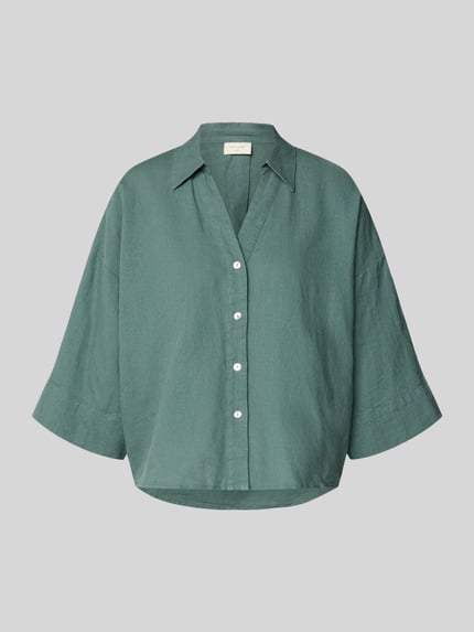 Produktfoto, Boxy Fit Bluse mit V-Ausschnitt Modell 'Lava' von FREE/QUENT, Leinen-Viskose-Mix in mattem Grün, sichtbare Knopfleiste, strukturierte Oberfläche