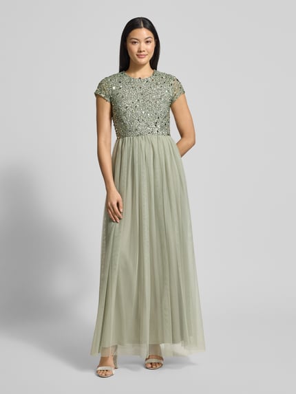 Vrouwenmodel draagt Lace & Beads Abendkleid mit Paillettenbesatz, uni lichtgroen, geplooide mesh maxi-jurk, ronde hals, taillering, vooraanzicht hele lichaamsopname.
