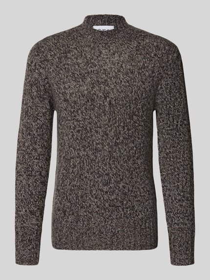 Produktfoto, Slim Fit Strickpullover aus reinem Kaschmir von FTC Cashmere in Braun mit Stehkragen und gerippten Abschlüssen, strukturierte Oberfläche